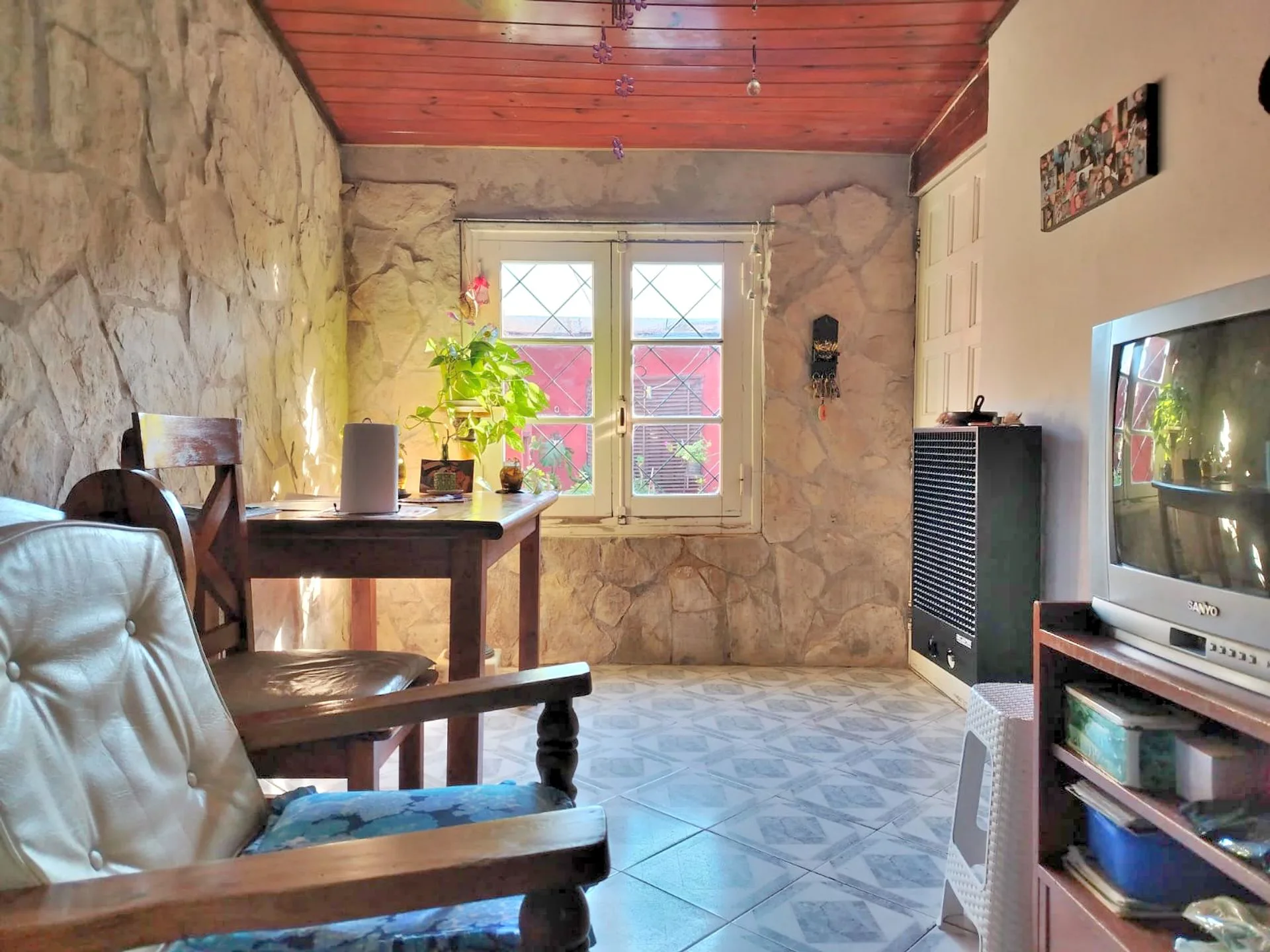 Venta casa 3 ambientes con patio y cochera Faro foto 5