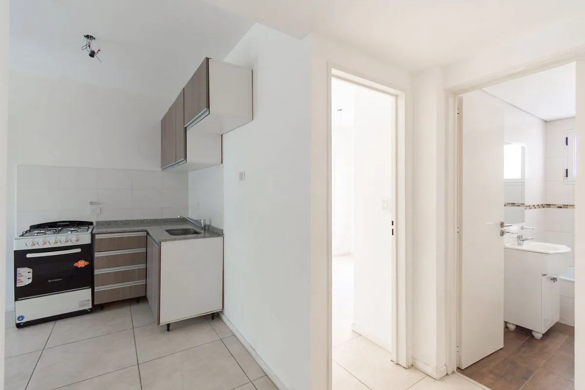 VENTA DEPARTAMENTO 2 AMBIENTES. FLORES CON BALCÓN foto 3