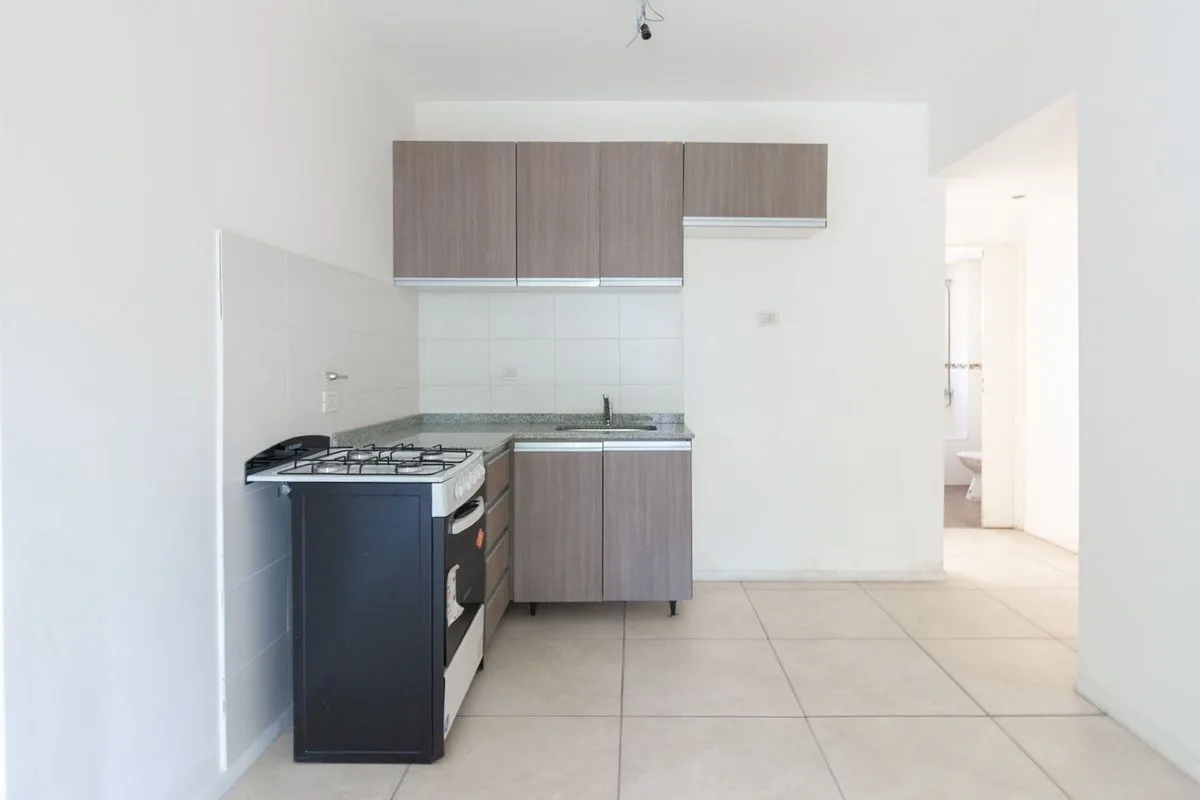 VENTA DEPARTAMENTO 2 AMBIENTES. FLORES CON BALCÓN foto 4