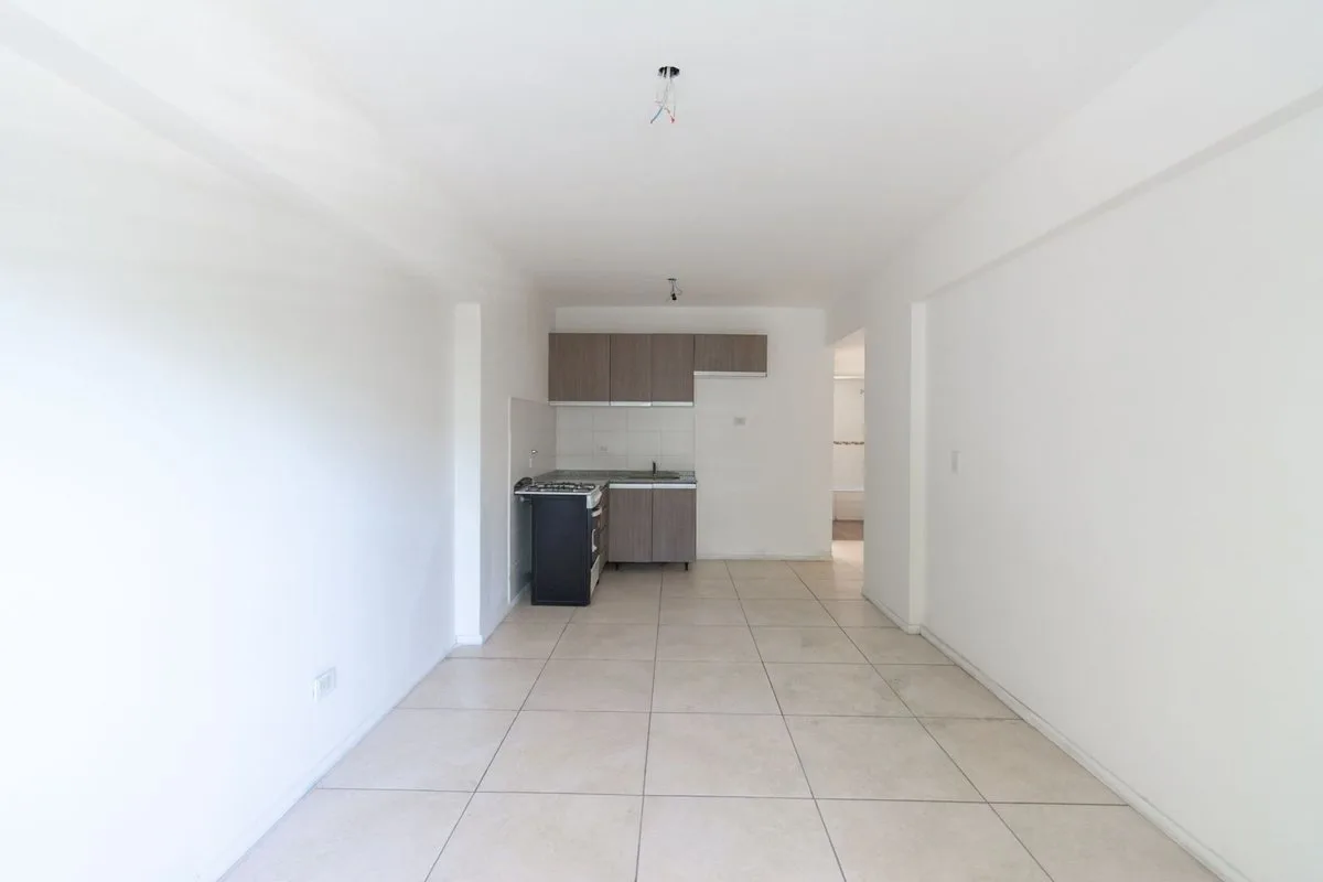 VENTA DEPARTAMENTO 2 AMBIENTES. FLORES CON BALCÓN foto 5