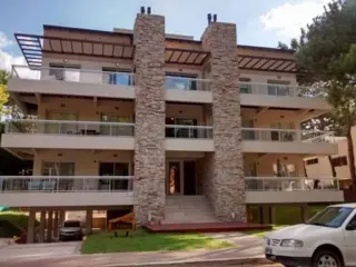 Hermoso Monoambiente a estrenar. Con Cochera y piscina. Departamento en Venta. foto 2