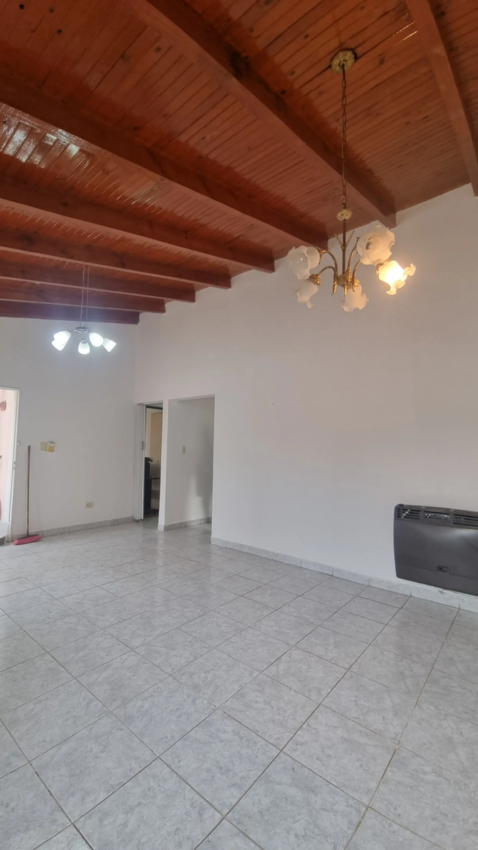 ALQUILER DE CASA DE 4 DORMITORIOS EN CERVANTES