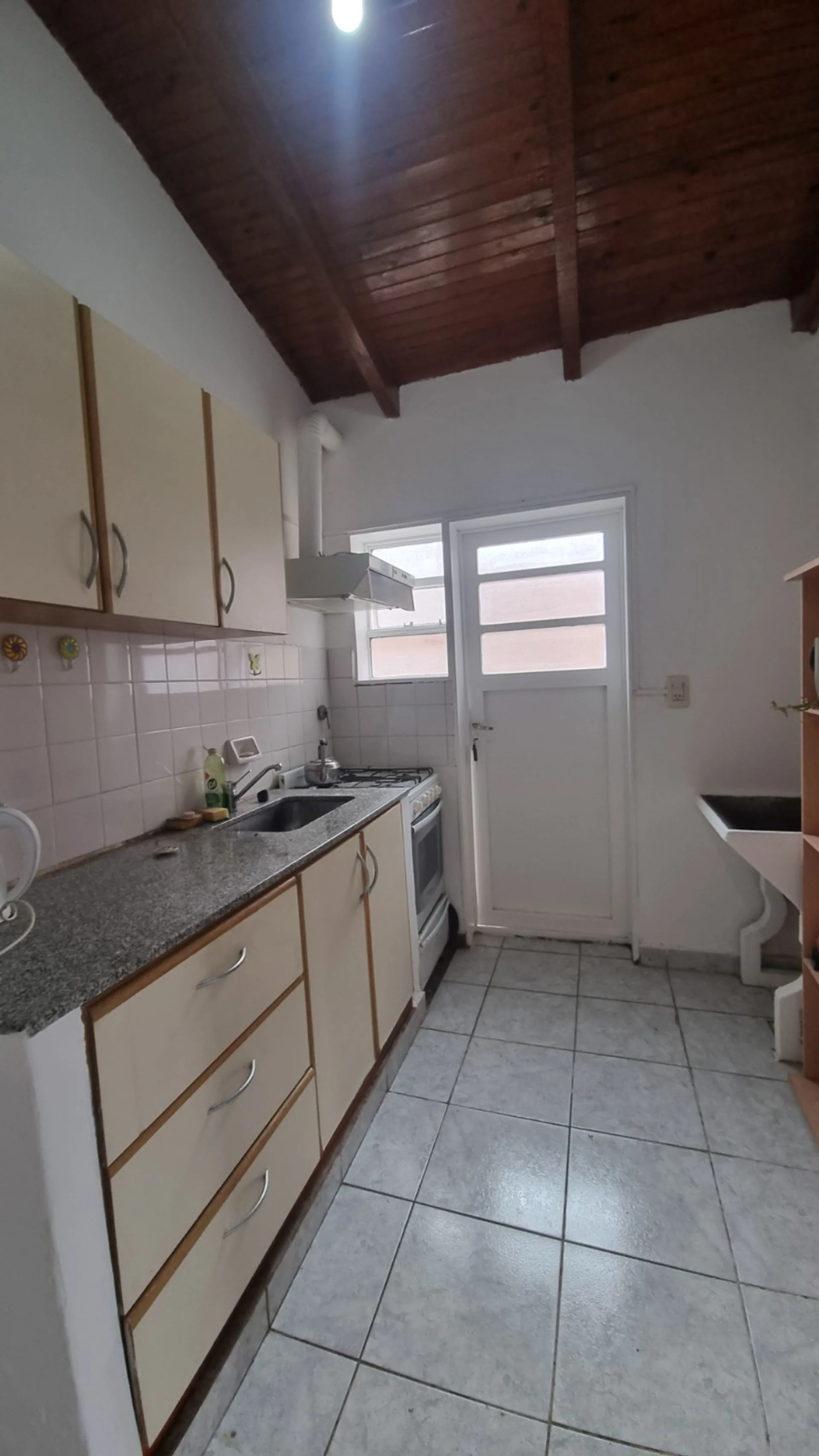 ALQUILER DE CASA DE 4 DORMITORIOS EN CERVANTES foto 2