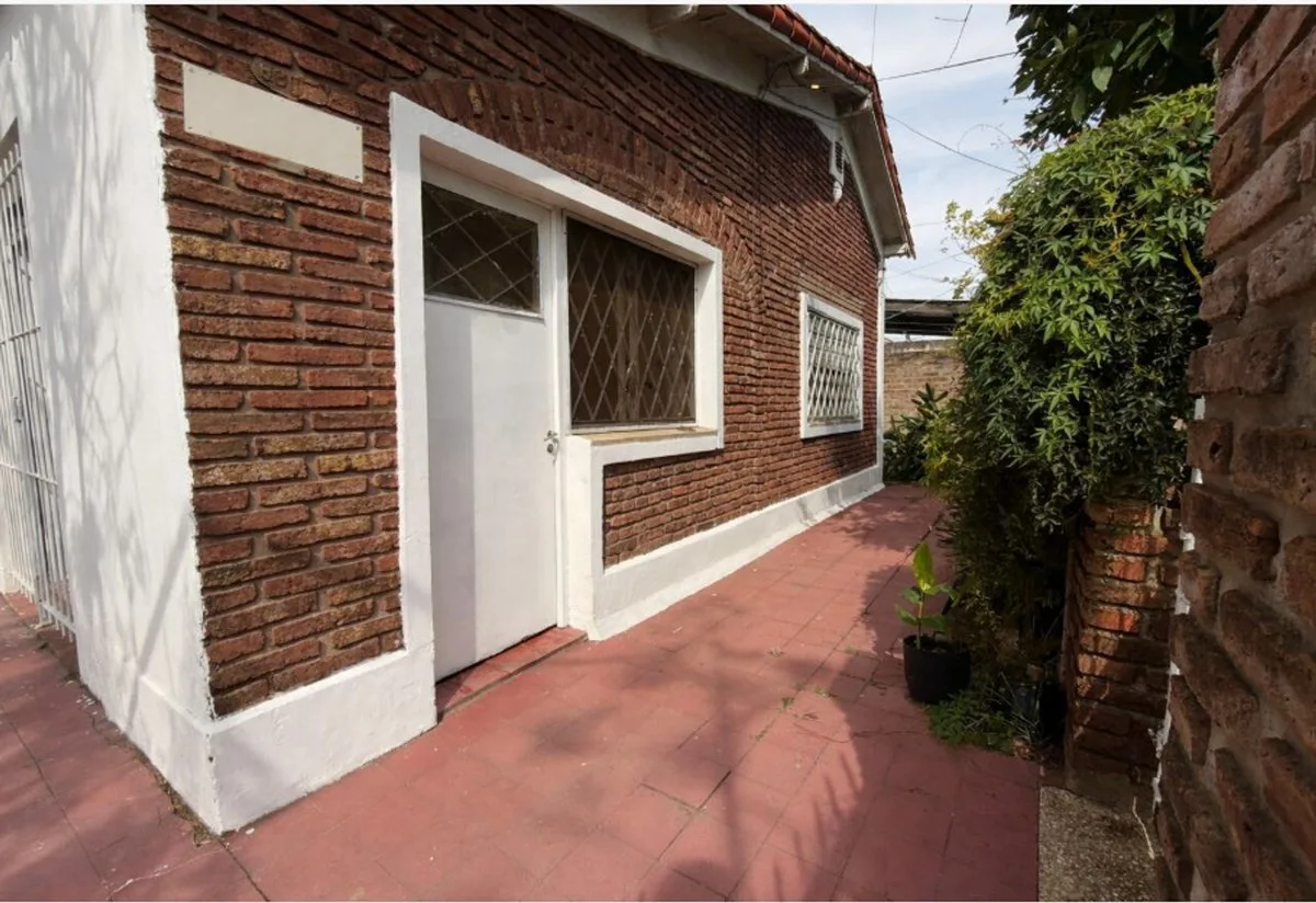 VENTA CASA 5 AMBIENTES ADOLFO SOURDEAUX foto 3