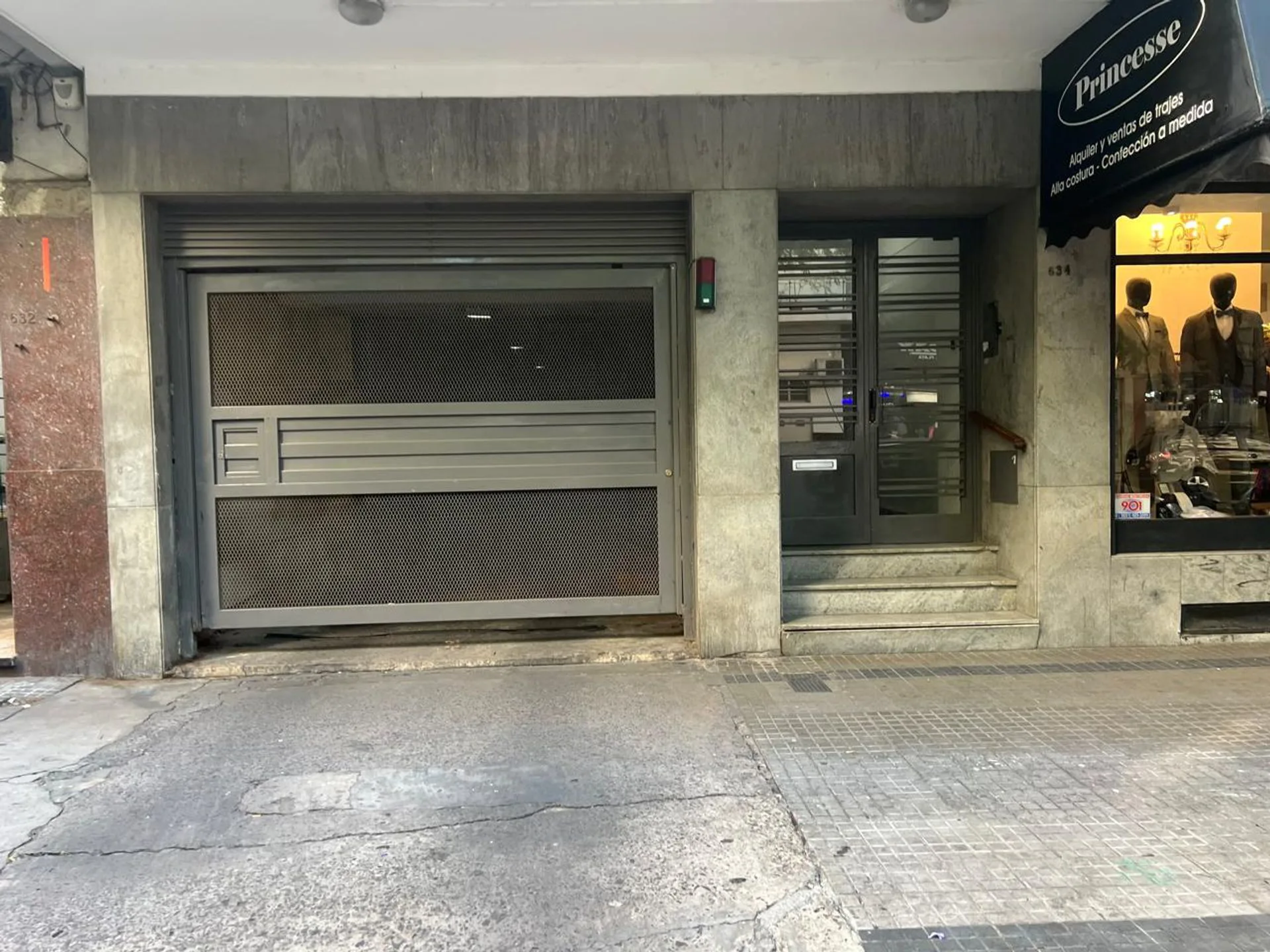 COCHERA CUBIERTA EN VENTA LA PLATA CENTRO foto 3