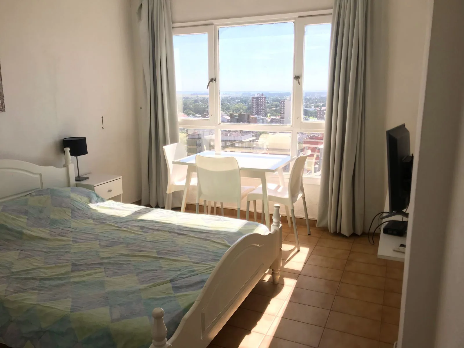 Alquiler departamento 1 ambiente vista panoramica en Miramar foto 3