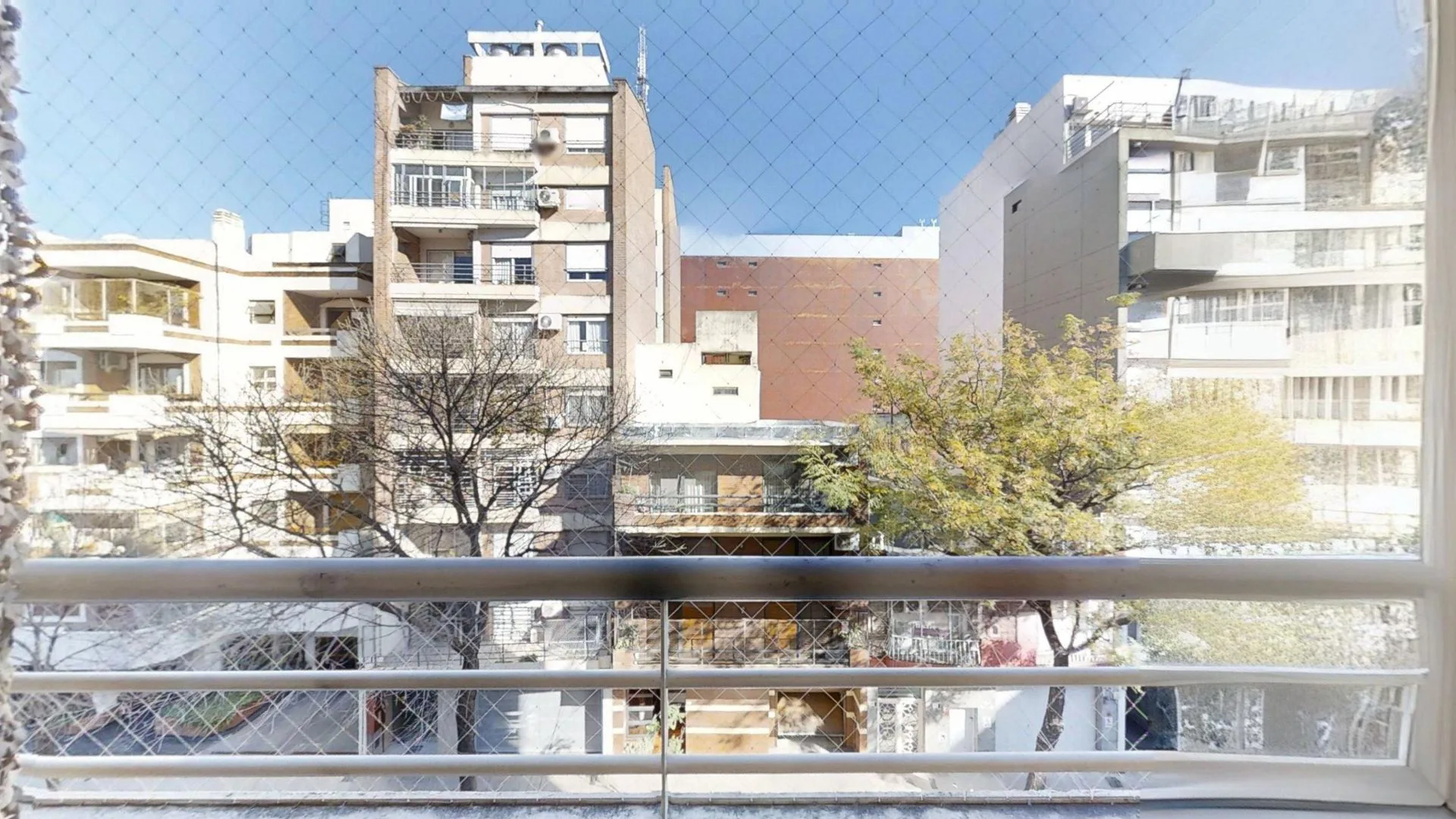 4 ambientes con balcón y cochera en Caballito foto 3