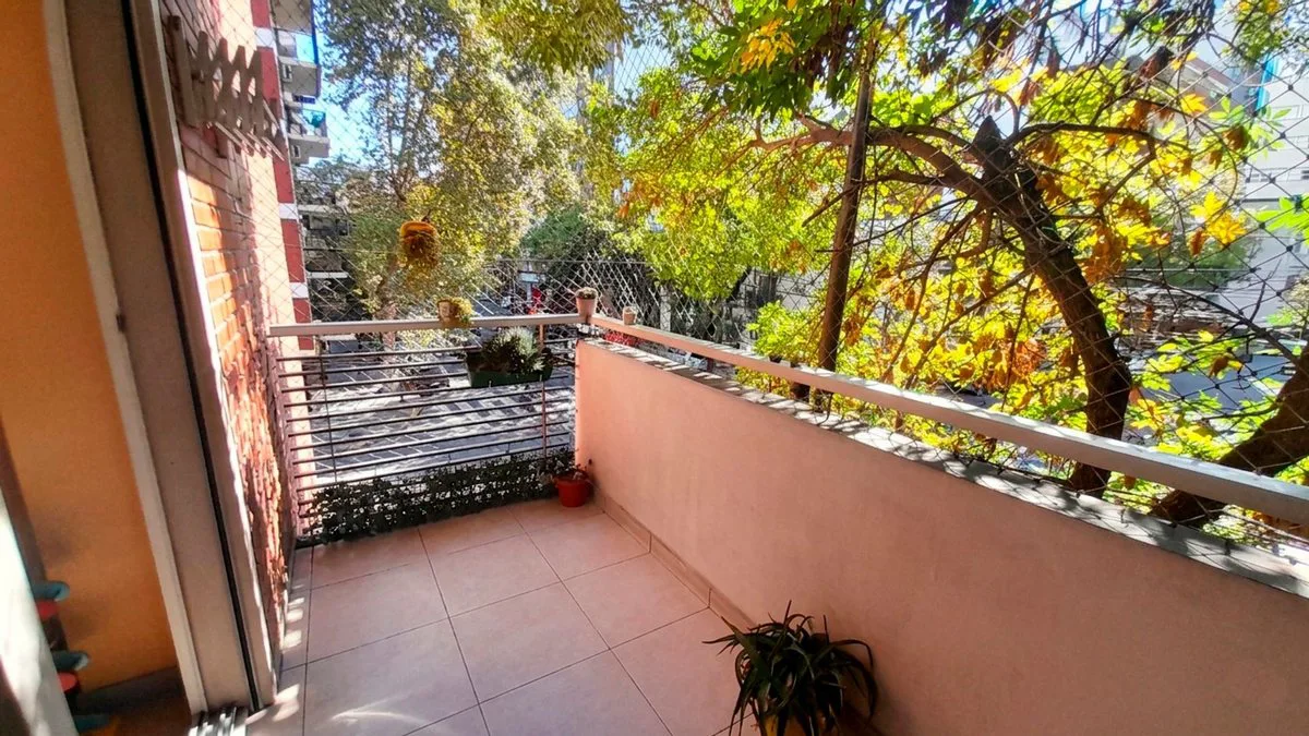 Venta Semipiso 2 Amb al Frente Balcón en Caballito foto 2