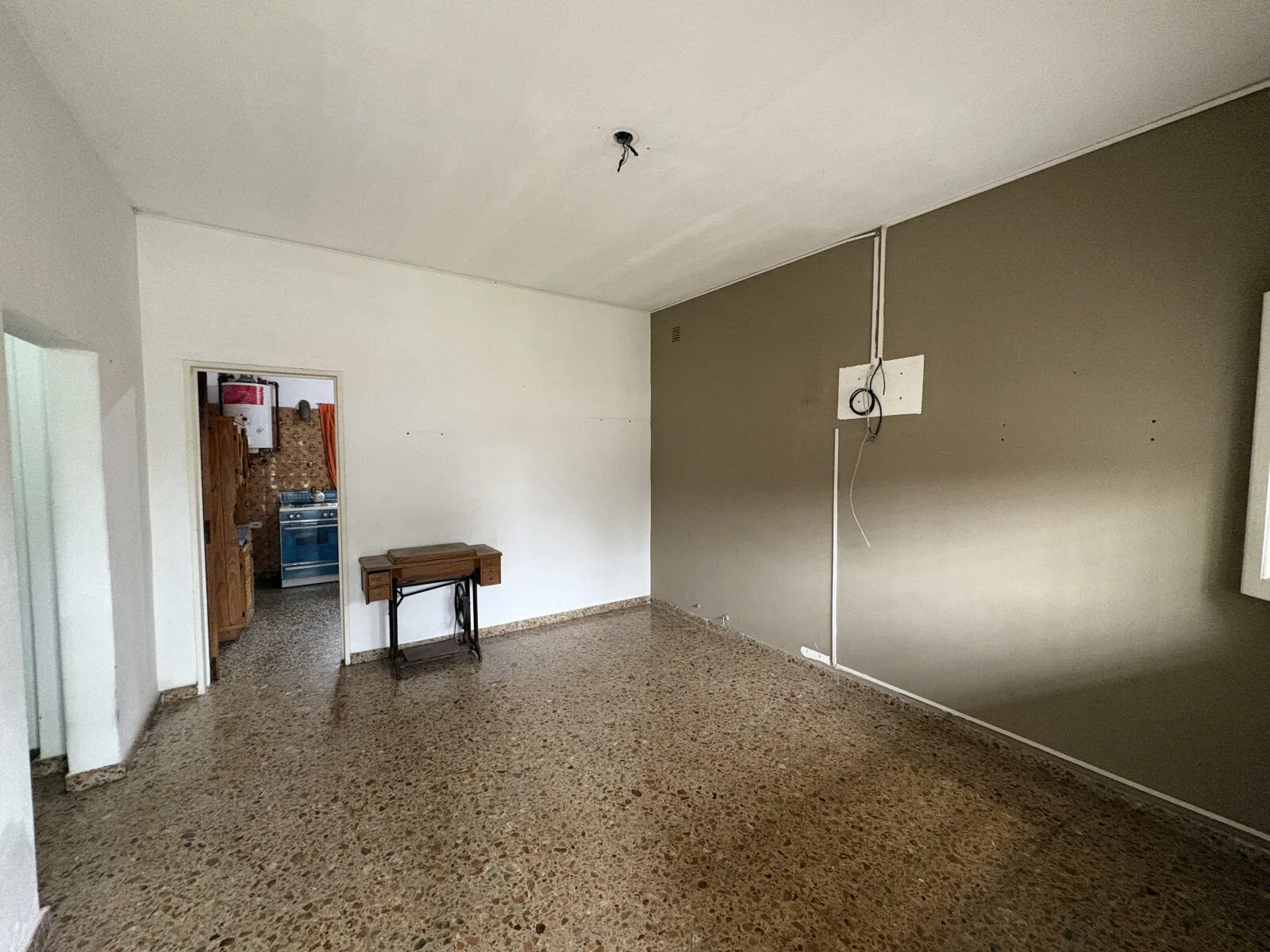Casa Bien Ubicada en Buenas Condiciones foto 3