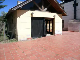 FUNES - 4 DORMITORIOS, PARQUE, PISCINA, QUINCHO. ¡¡¡PREMIAMOS AL COMPRADOR CON U$D 50.000.- foto 1