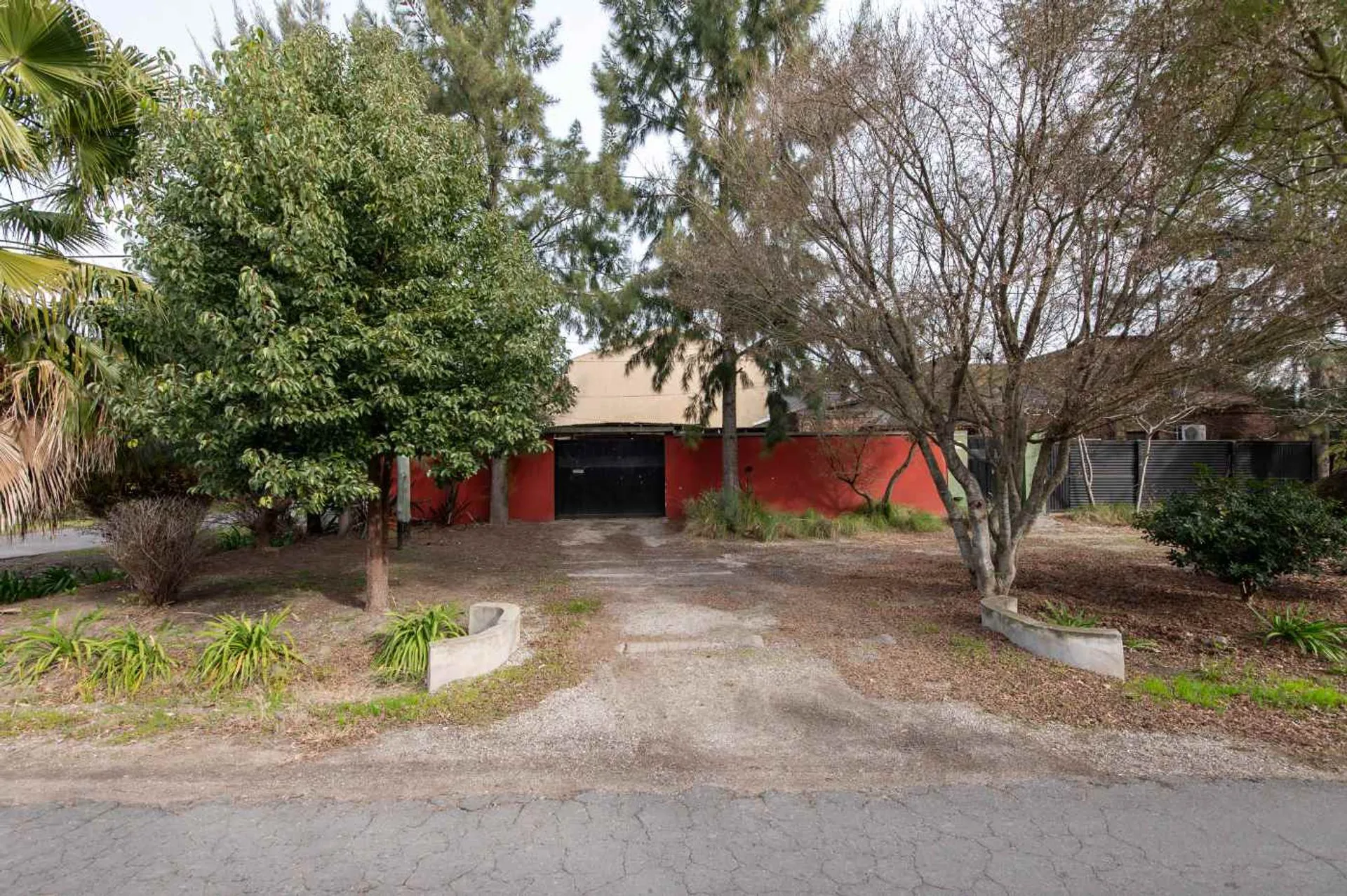 CASA 2 DORMITORIOS EN VENTA EN CITY BELL PILETA foto 4