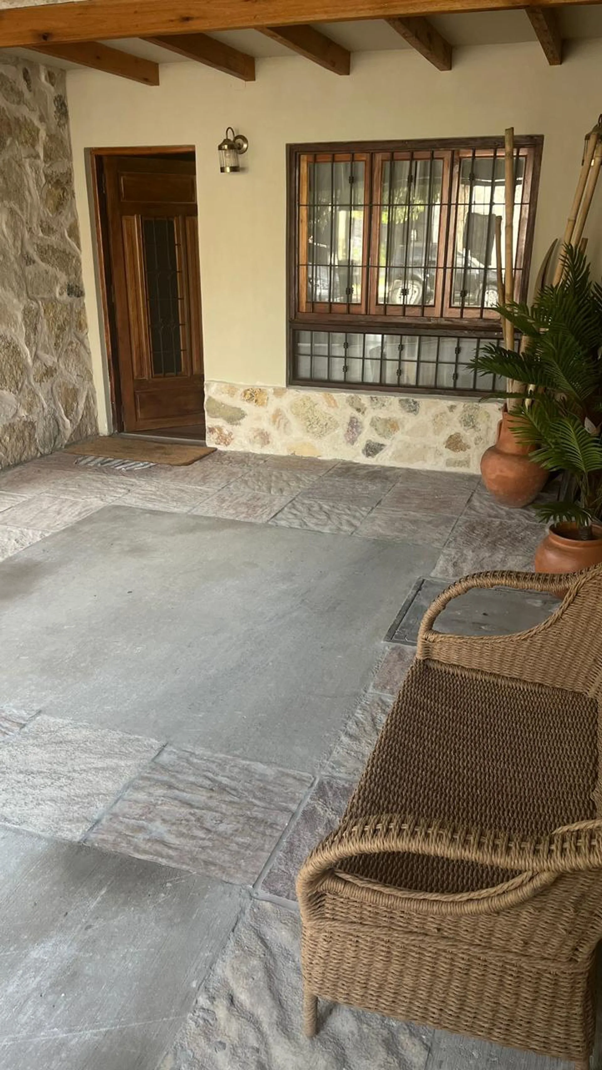 VENTA CASA 3 DORMIT., COCHERA, QUINCHO Y PILETA foto 5