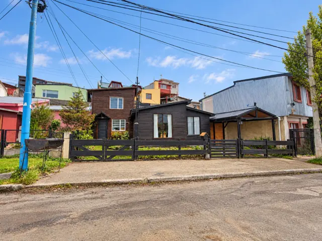 CASA MÁS DEPARTAMENTO – UBICACION CENTRICA