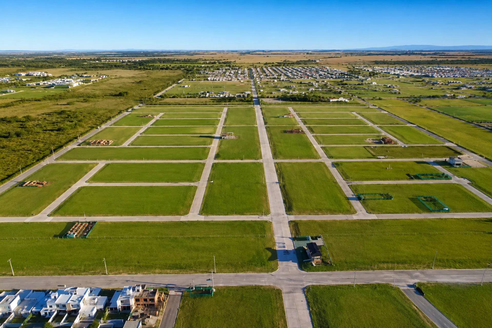 LOTE EN VENTA EN CAMPOS DE MANANTIALES 405 M2  Mz6 foto 4
