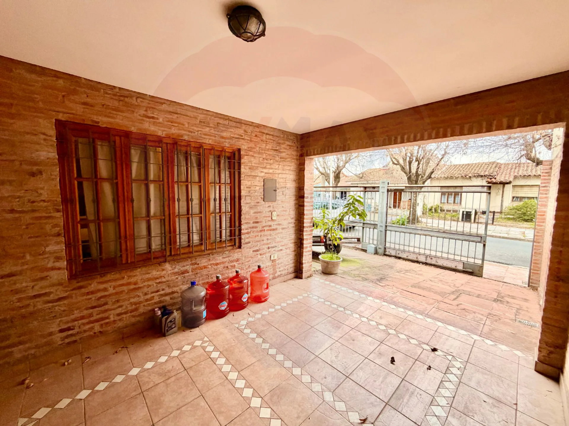 CASA 4 DORM. PILETA Y QUINCHO B CERRADO C. JARDIN foto 2