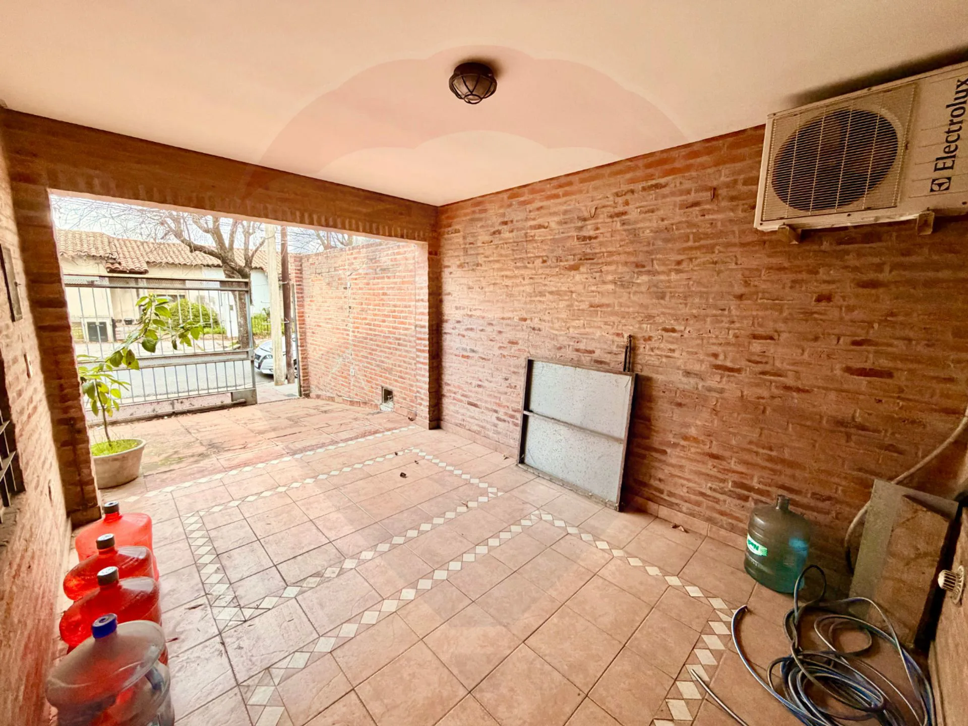 CASA 4 DORM. PILETA Y QUINCHO B CERRADO C. JARDIN foto 3