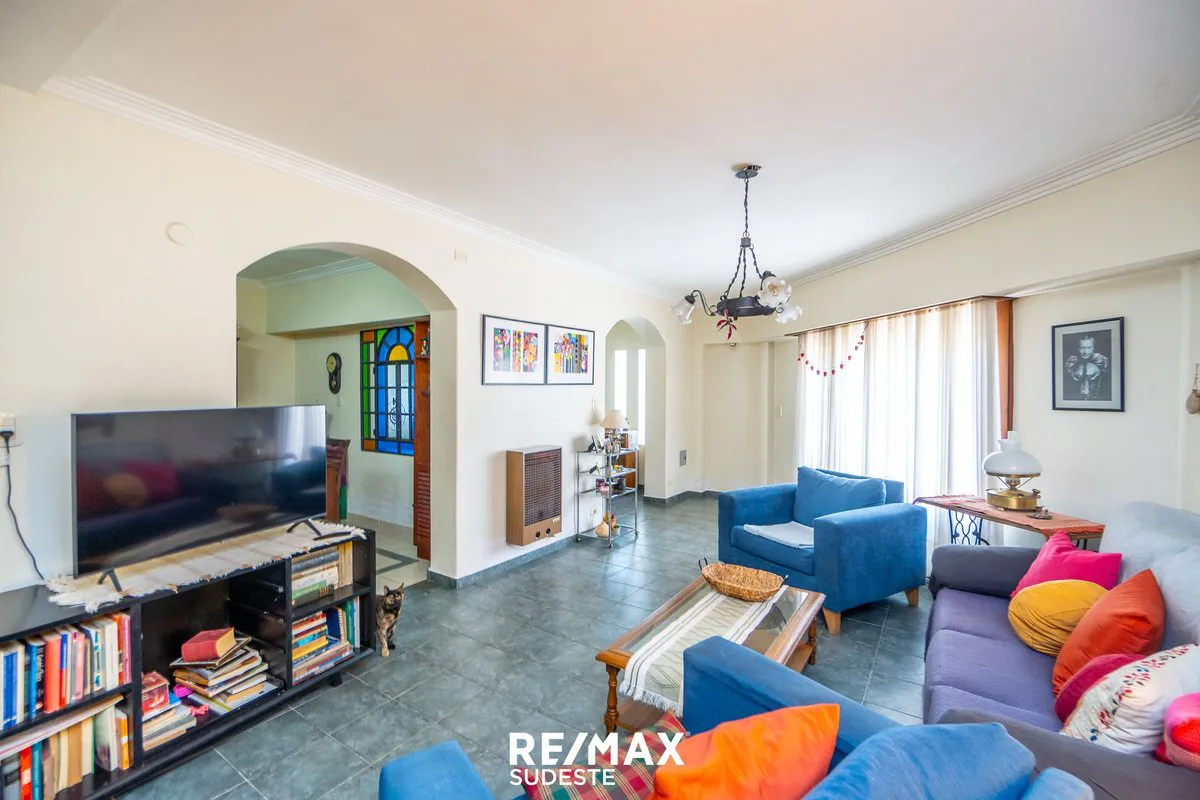 VENTA CASA 5 DORMITORIOS BARRIO OBRERO foto 3