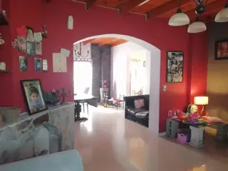 CASA EN VENTA 5 AMBIENTES CON PILETA foto 3
