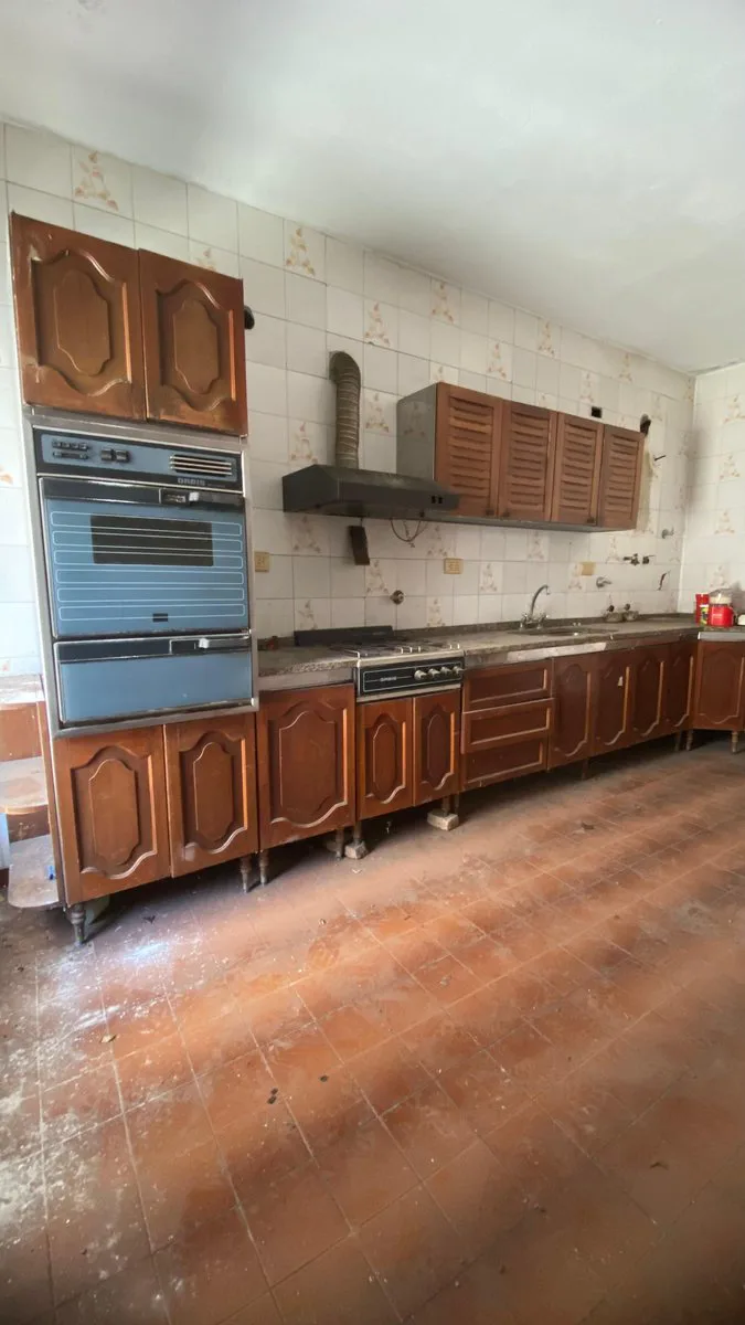 CASA A REFACCIONAR ZONA COMERCIAL