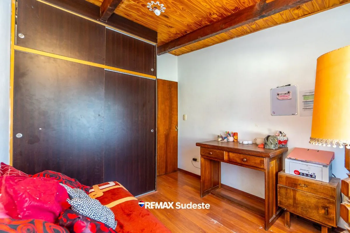VENTA CASA 3 DORM. NEWTON 900 foto 2