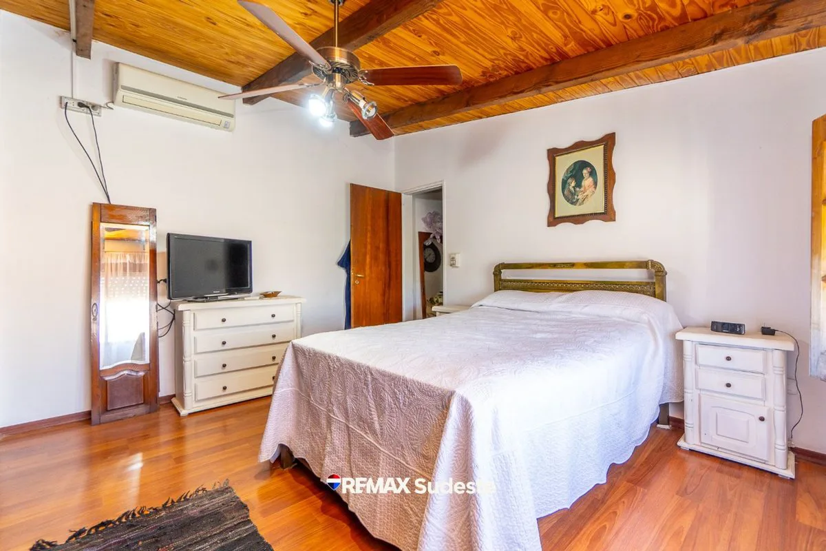 VENTA CASA 3 DORM. NEWTON 900 foto 4