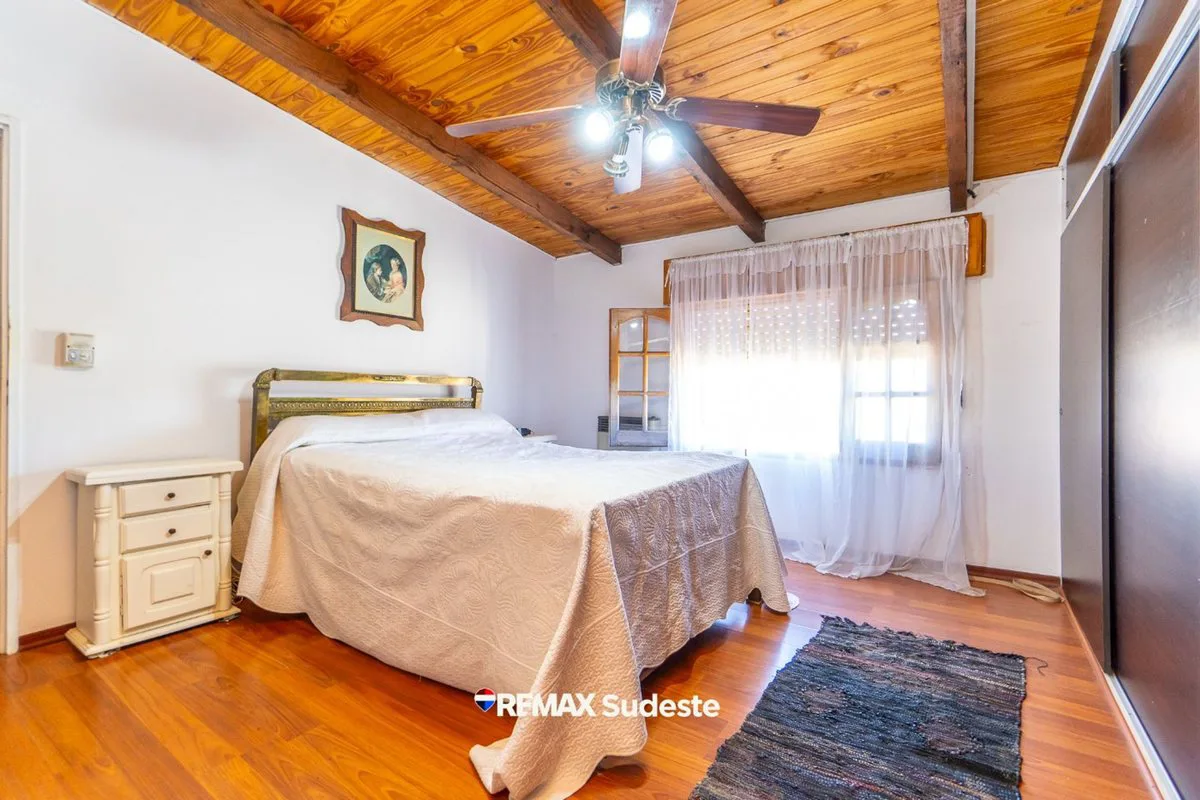 VENTA CASA 3 DORM. NEWTON 900 foto 5