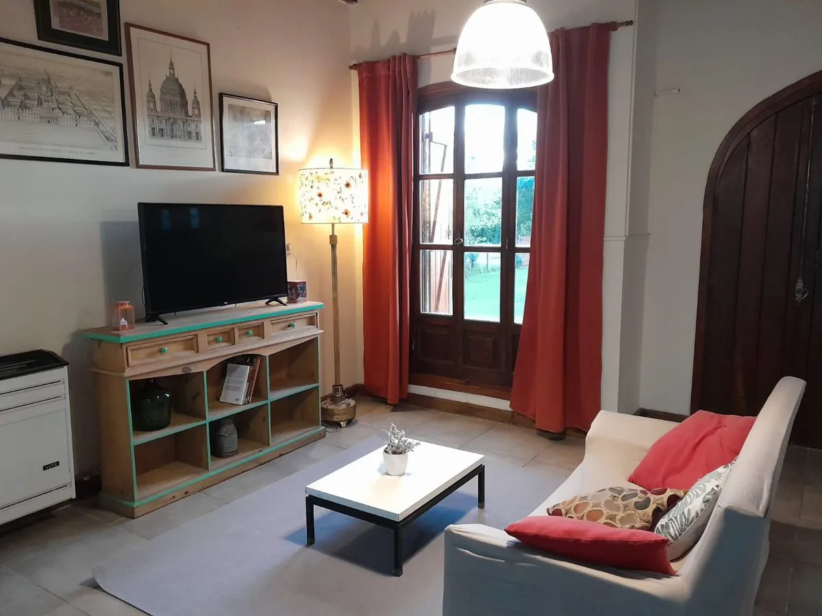 Casa en venta con depto y pileta, apto crédito. foto 3
