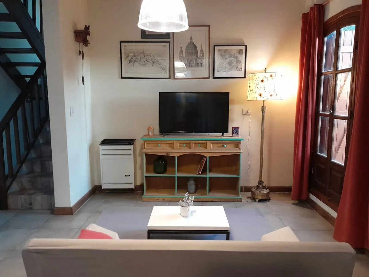 Casa en venta con depto y pileta, apto crédito. foto 4