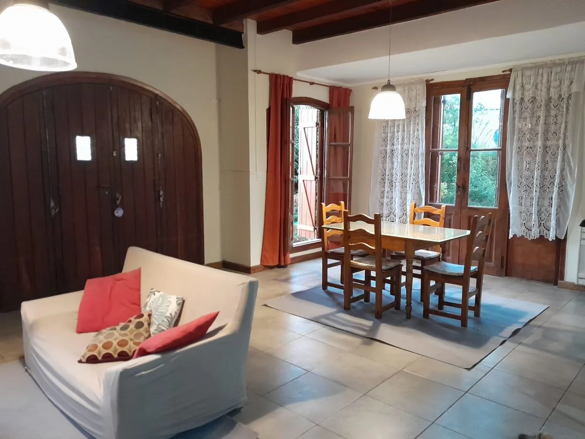 Casa en venta con depto y pileta, apto crédito. foto 5
