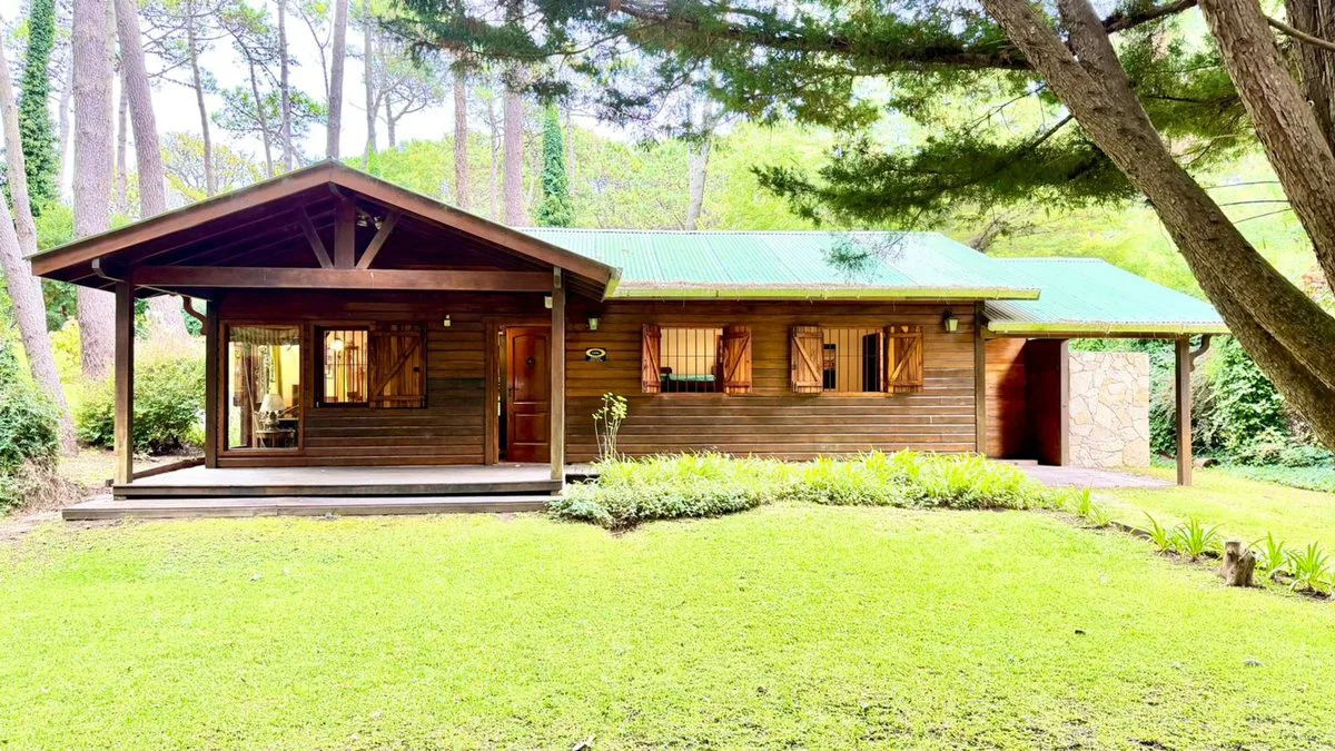 Casa en venta 4 ambientes en Carilo lote 1400m2