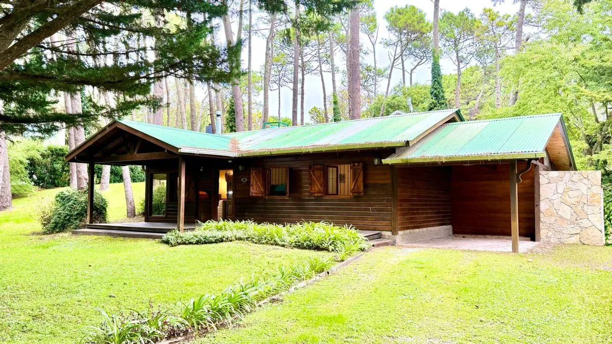 Casa en venta 4 ambientes en Carilo lote 1400m2 foto 3