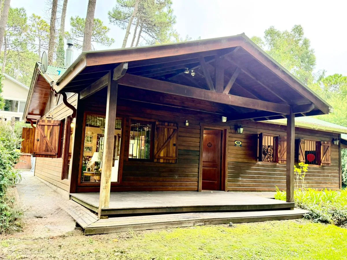 Casa en venta 4 ambientes en Carilo lote 1400m2 foto 4