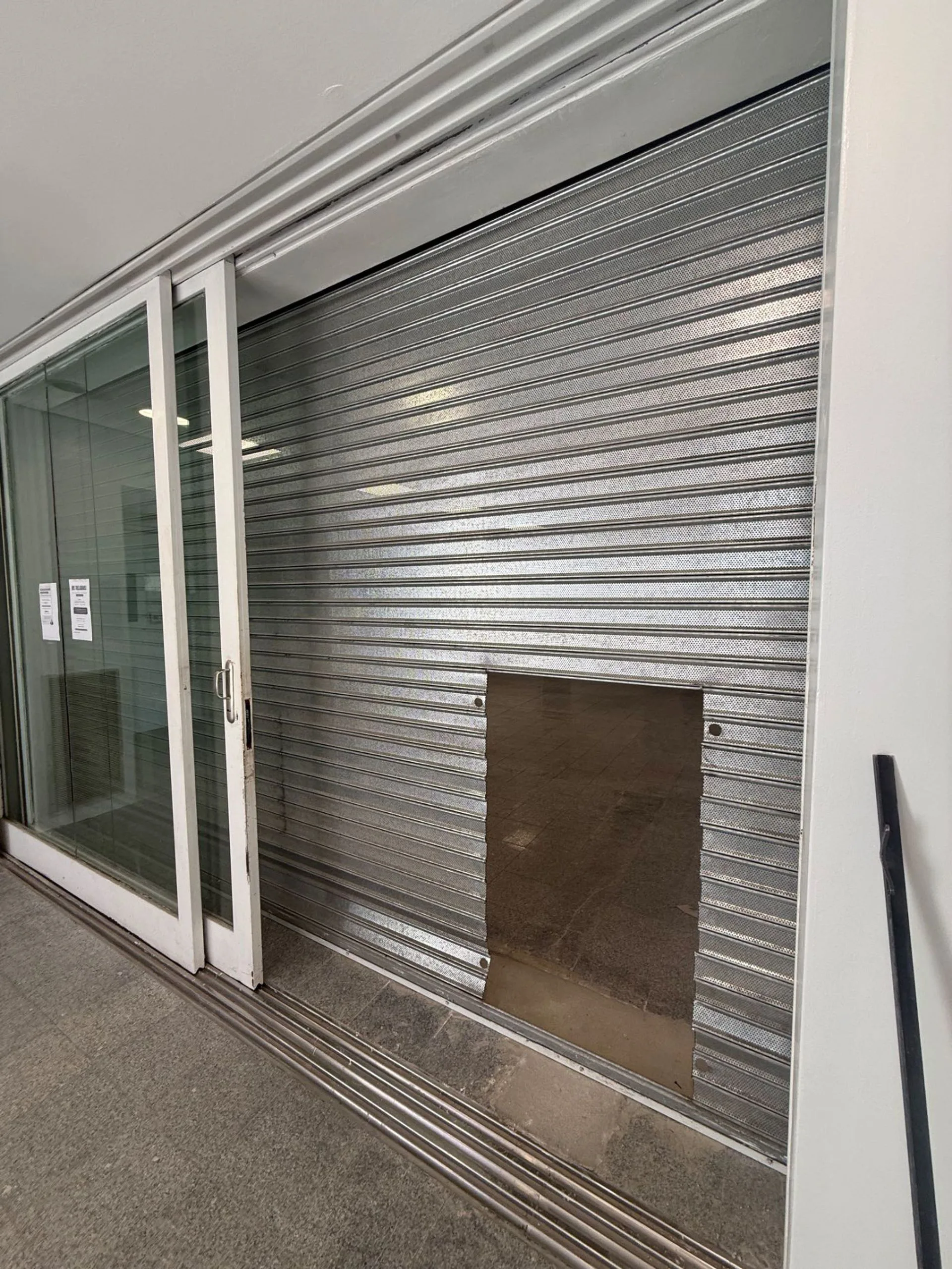 ALQUILER LOCAL COMERCIAL AV. BELGRANO SUR foto 3