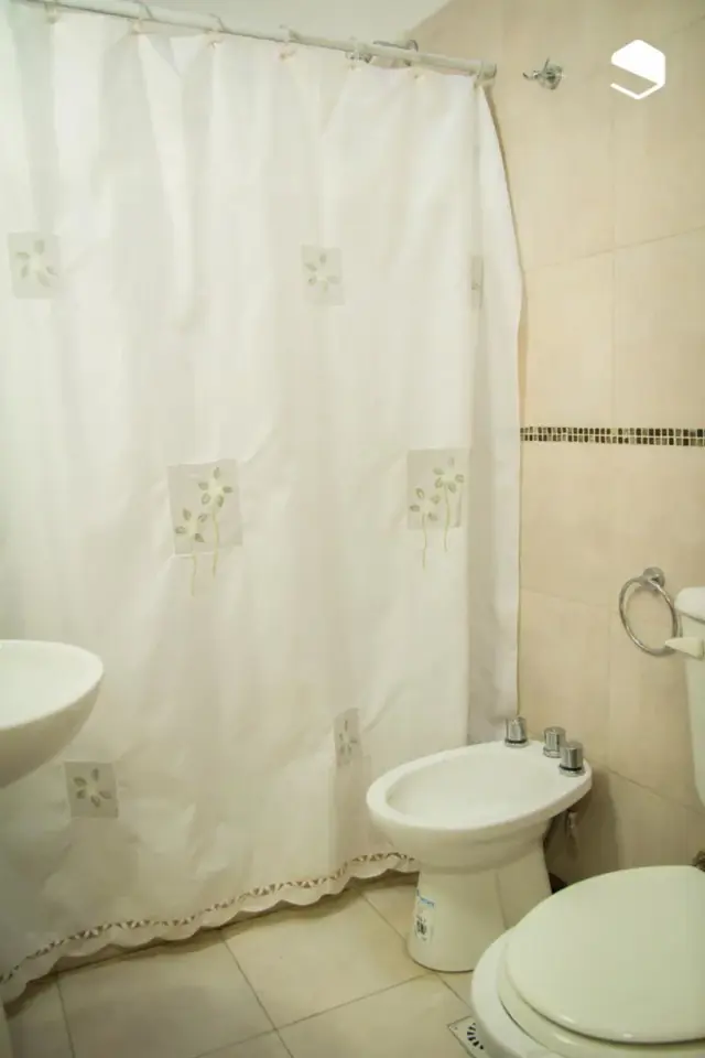Casa en venta en GONNET, entre caminos