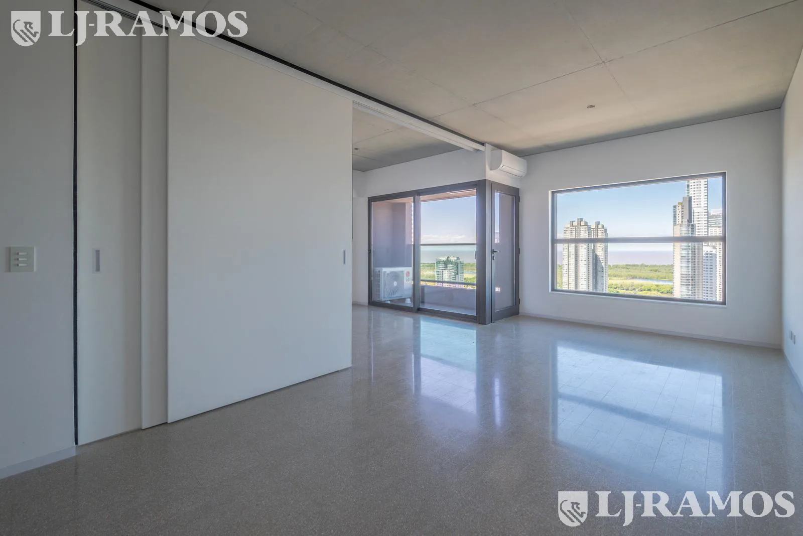 Venta 2 amb. a estrenar - Torre Huergo - vista al río y a la ciudad foto 2