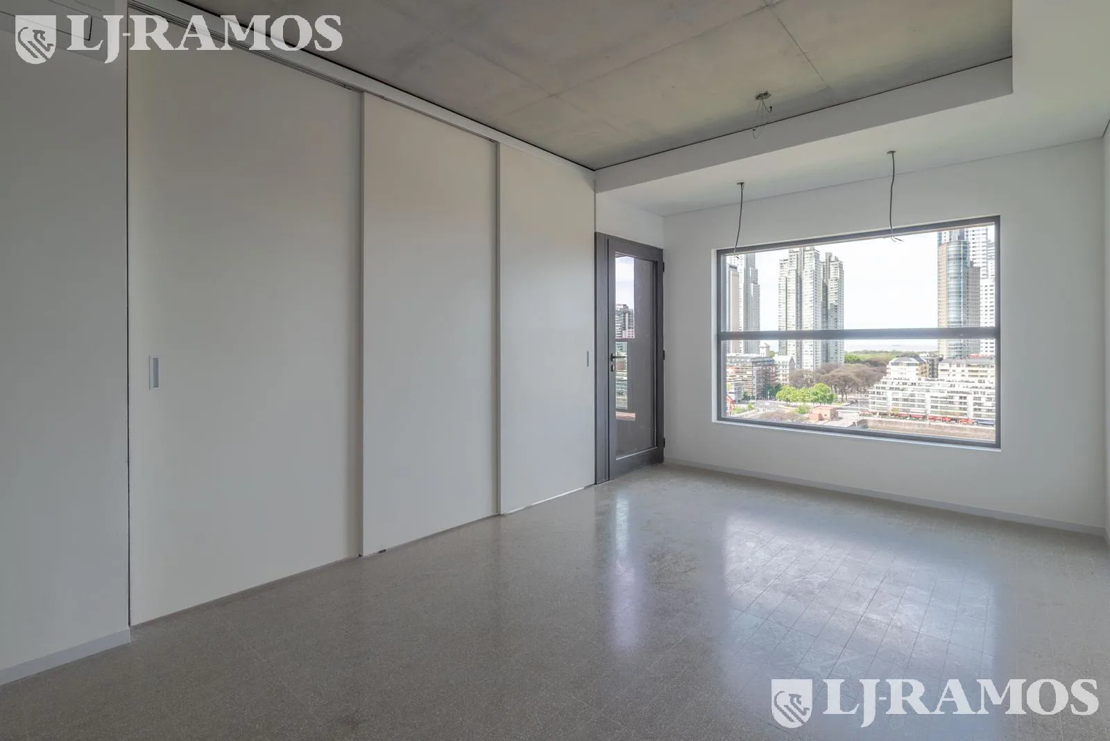 Venta 2 amb. a estrenar - Torre Huergo - vista al río y a la ciudad foto 3