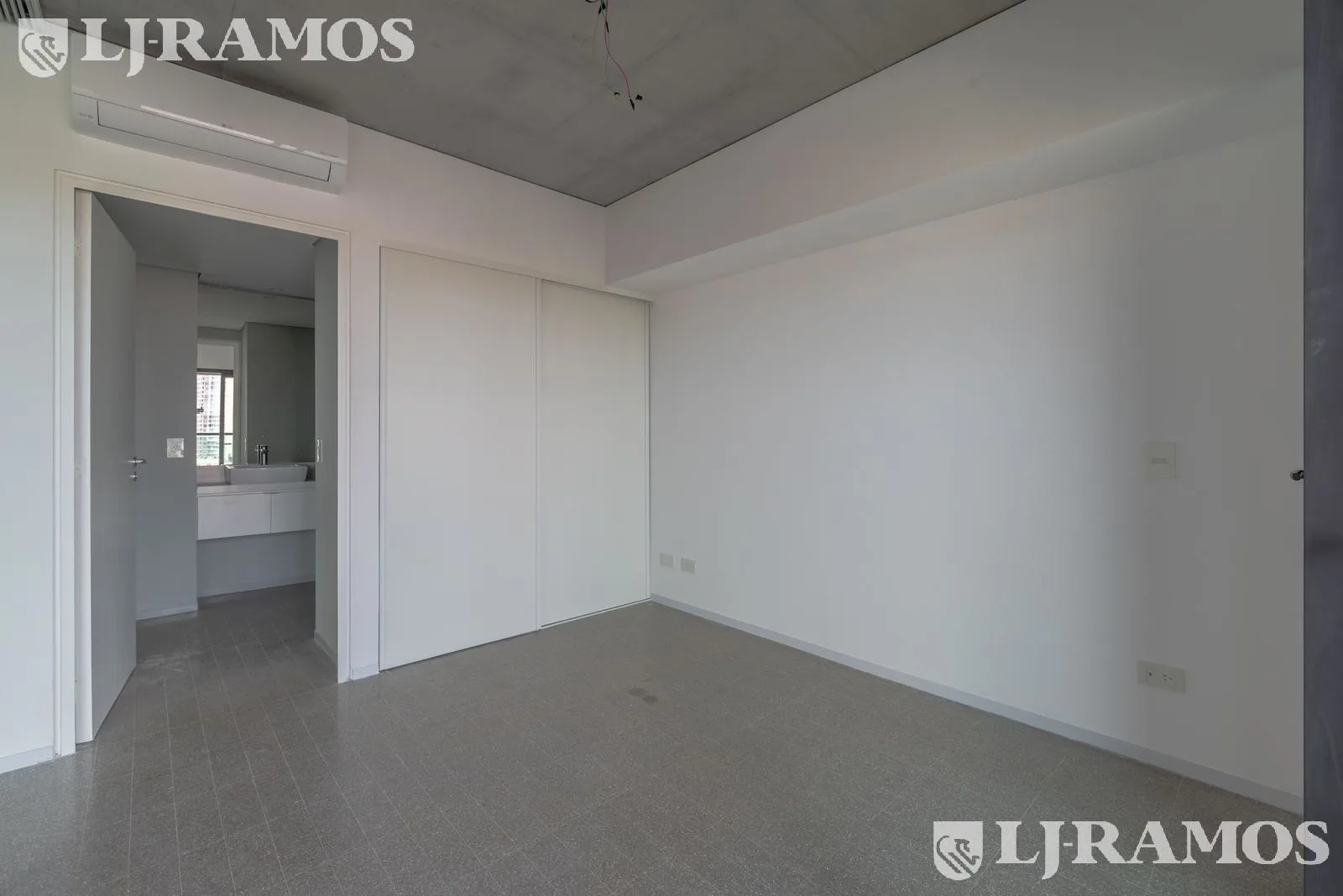 Venta 2 amb. a estrenar - Torre Huergo - vista al río y a la ciudad foto 5