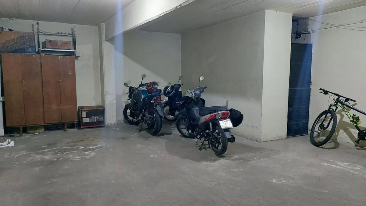 Venta cochera fija cubierta  zona Plaza Mitre foto 3