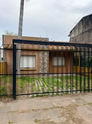 ALQUILER CASA 3 AMBIENTES, CON ENTRADA PARA AUTO foto 3