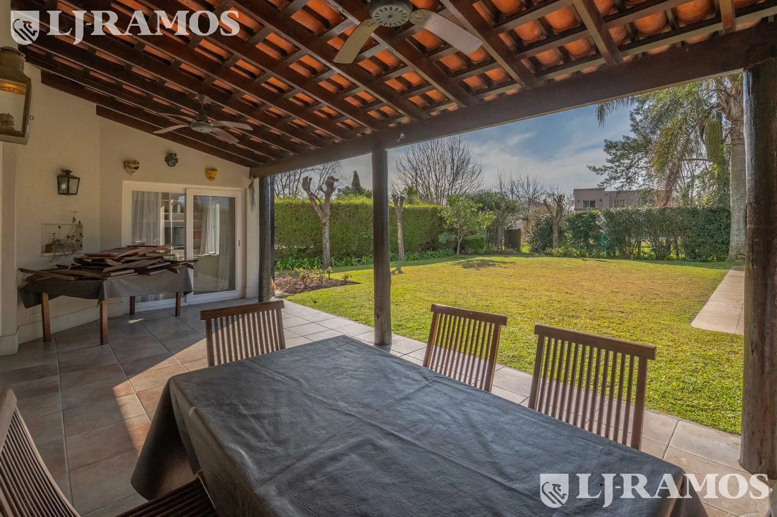 Casa en una sola planta en venta y/o alquiler en Santa Bárbara. foto 3