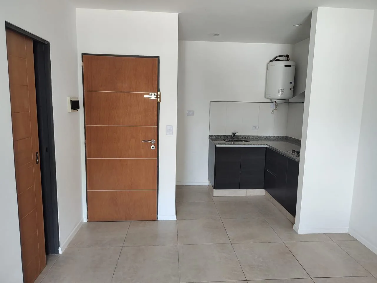 MONOAMBIENTE EN ITUZAINGO SÓLO APTO USO PROFESIONAL foto 3