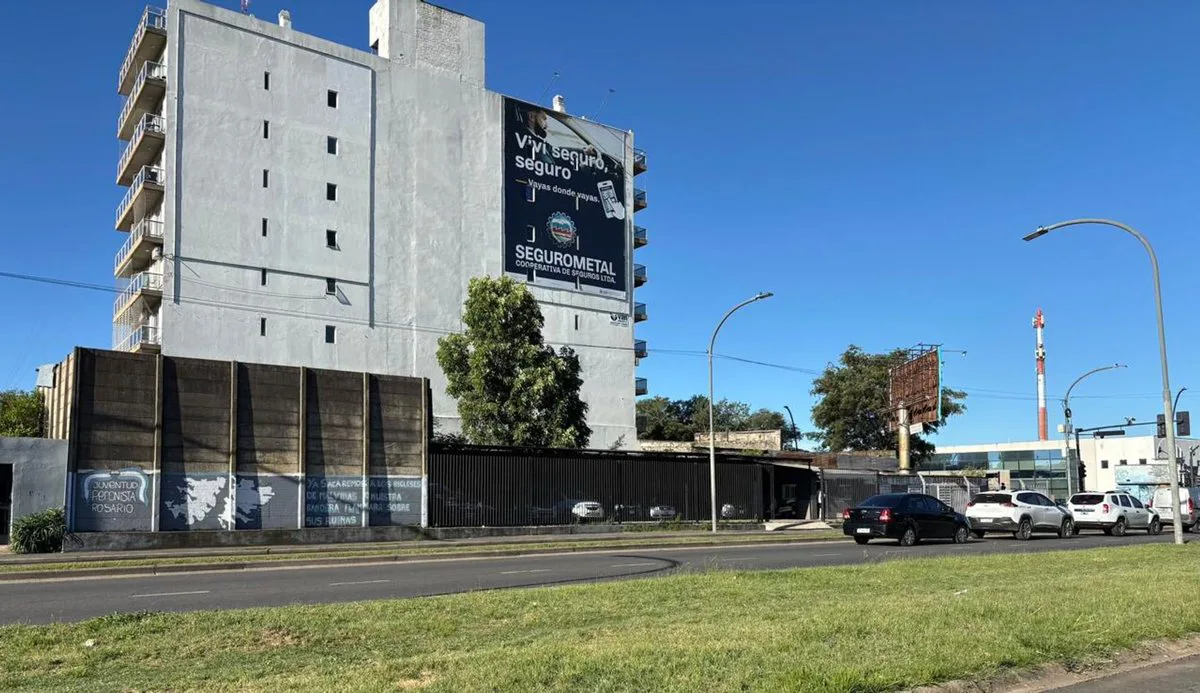 TERRENO PARA CONSTRUCTORA AV. ALBERDI Y CARBALLO foto 2
