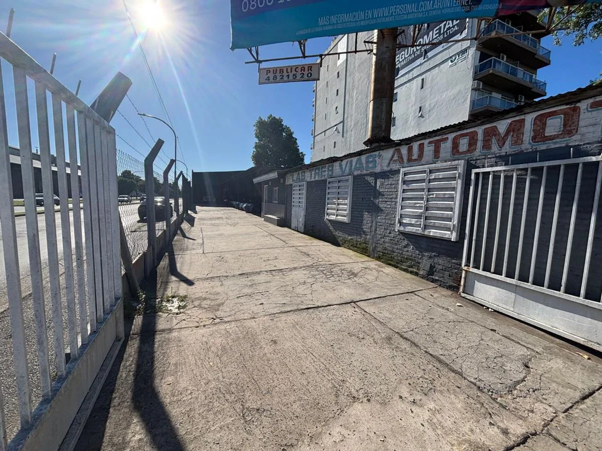 TERRENO PARA CONSTRUCTORA AV. ALBERDI Y CARBALLO foto 4