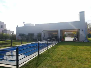 EXCELENTE CASA ESTILO MINIMALISTA EN VENTA EN COUNTRY CLUB TERRAVISTA GRAL RODRIGUEZ foto 1