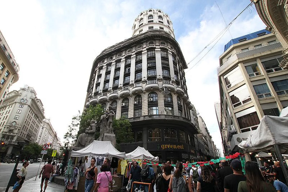 Roque Saenz Peña 615 2° foto 2