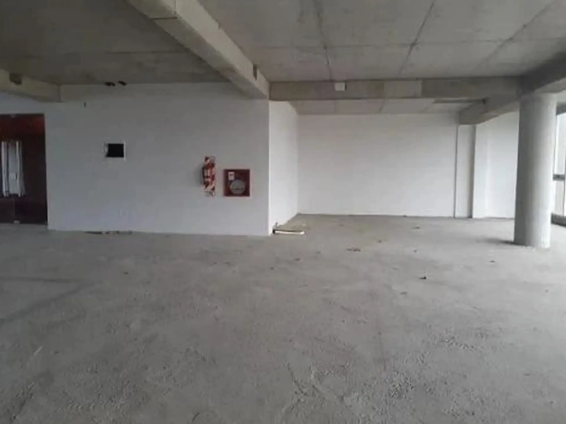 OFICINA EN VENTA A ESTRENAR – 177 m² – 2 COCHERAS foto 2