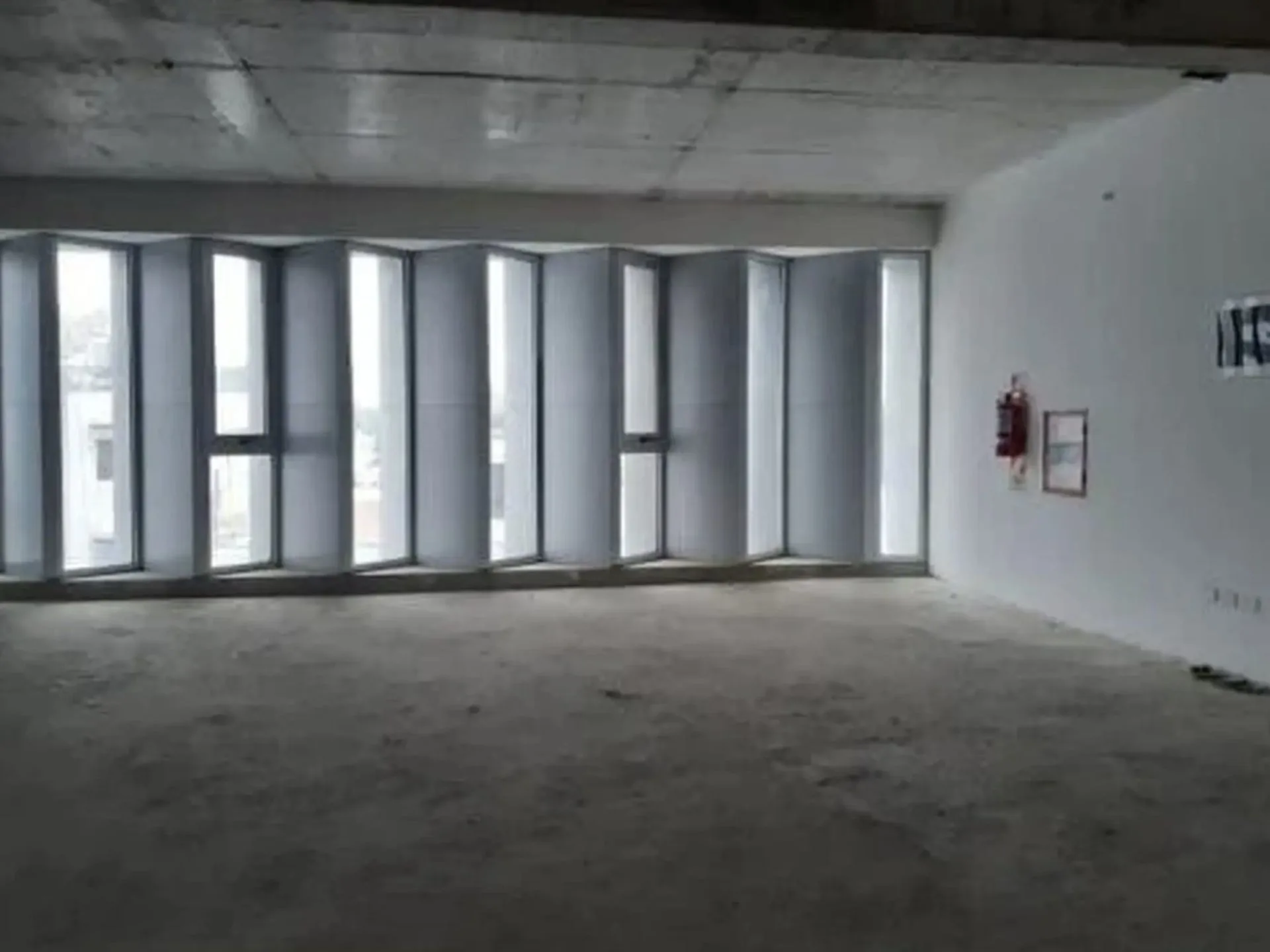 OFICINA EN VENTA A ESTRENAR – 177 m² – 2 COCHERAS foto 4