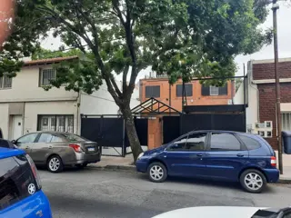 Excelente Duplex de 5 Amb con Jardin, Parrilla y Cochera Doble.Impecable Estado foto 1