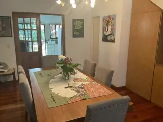 Excelente Duplex de 5 Amb con Jardin, Parrilla y Cochera Doble.Impecable Estado foto 4