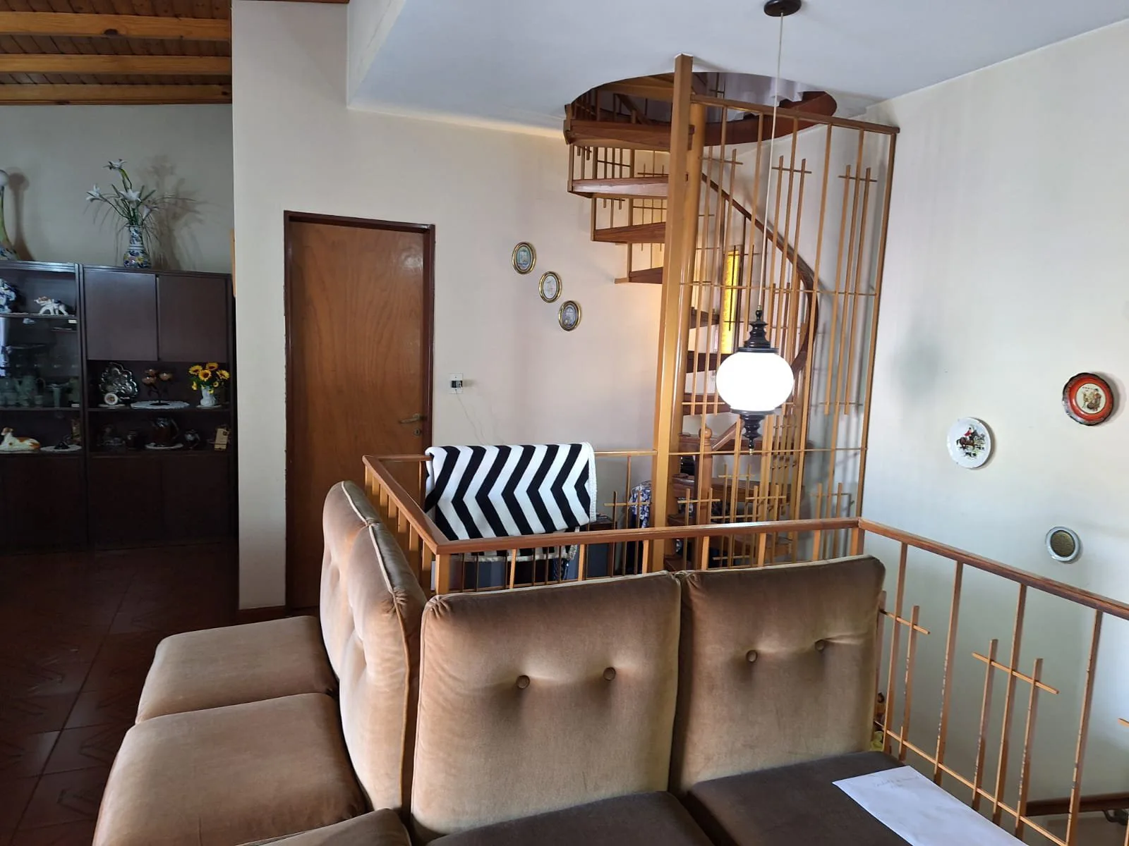 CASA 4 AMBIENTES CON LOCAL VENTA EN BLOCK foto 2